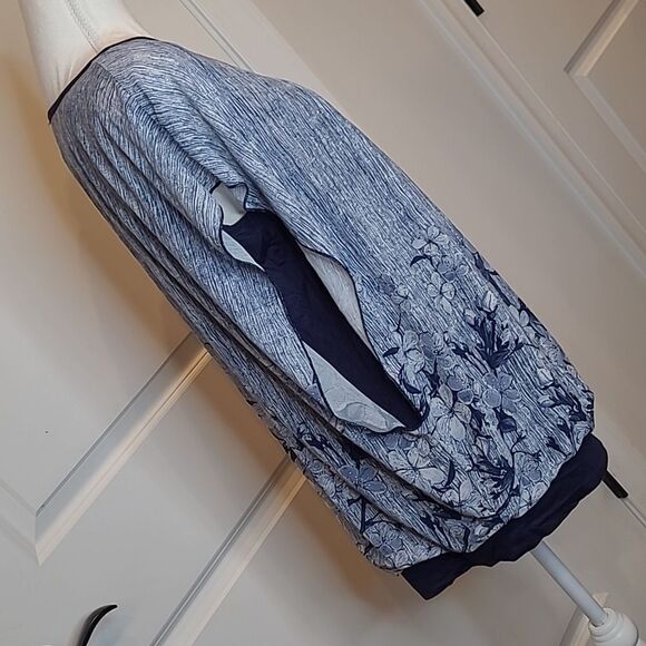 Baishenggt sz XL sleeveless tank with print fabric over-blouse - Picture 3 of 11